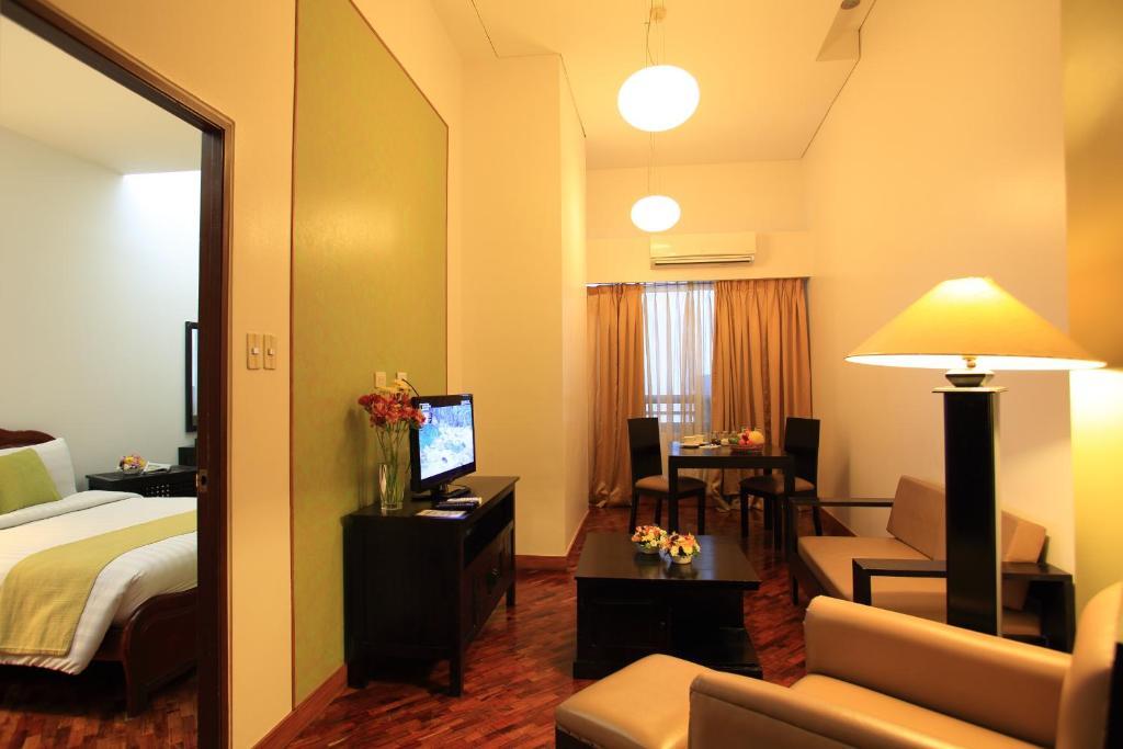 The Malayan Plaza Hotel Pasig City Esterno foto