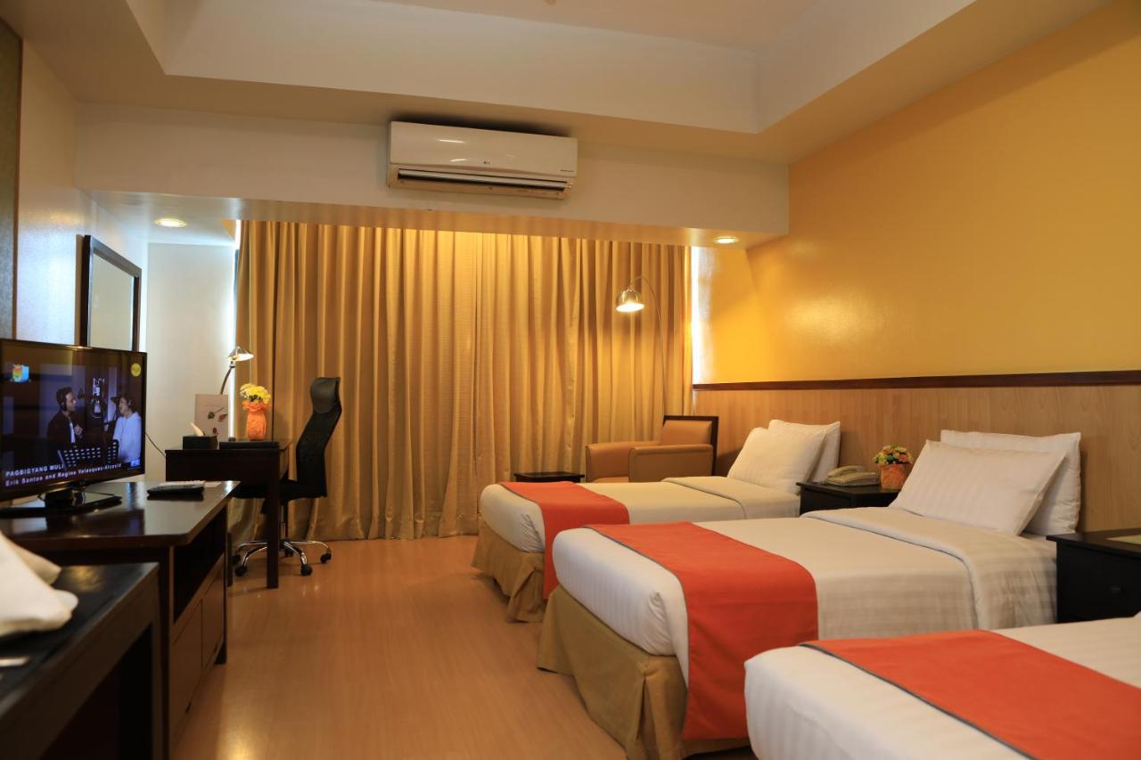 The Malayan Plaza Hotel Pasig City Esterno foto
