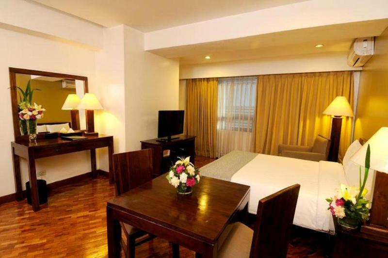 The Malayan Plaza Hotel Pasig City Esterno foto
